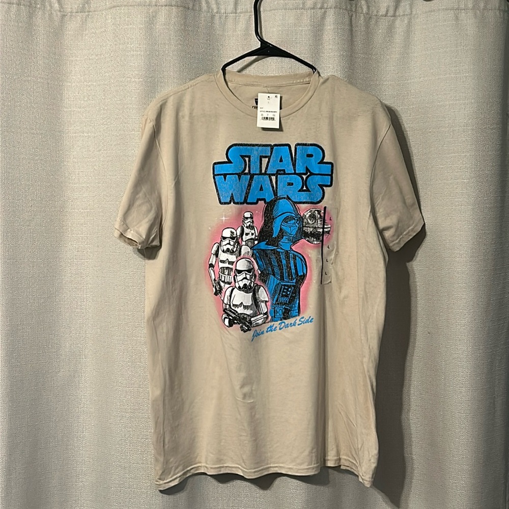 Men’s Tan T-Shirt with colorful Star Wars design. Size Large, 100% Cotton.